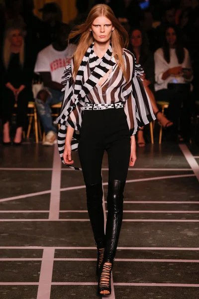 Look 9